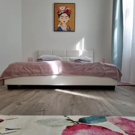Luxusni 3kk U Namesti - Klicperova *